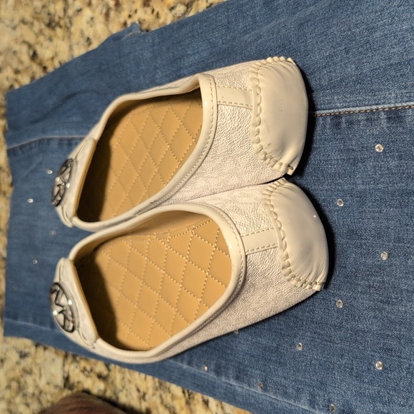 Michael kors monogram flats white and gray size 9 and 1/2 - Picture 2 of 4